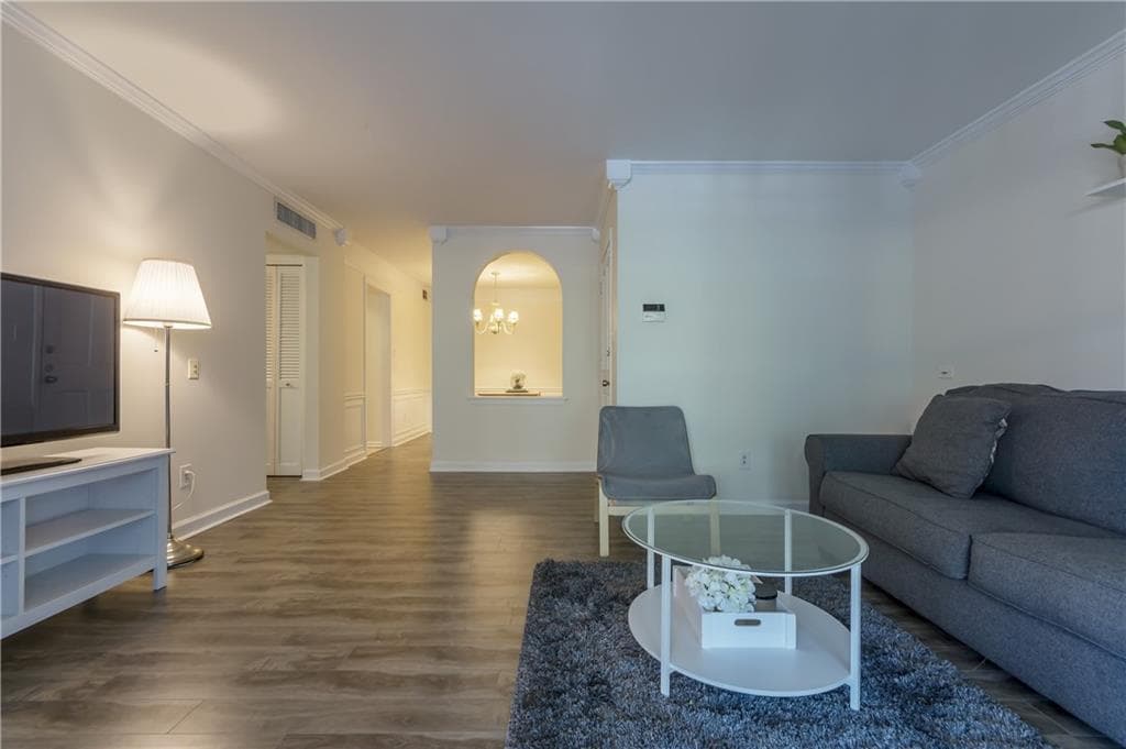 2 bedroom, 1,100 sq ft condominium sold at 53 La Rue Place, Atlanta, GA 30327