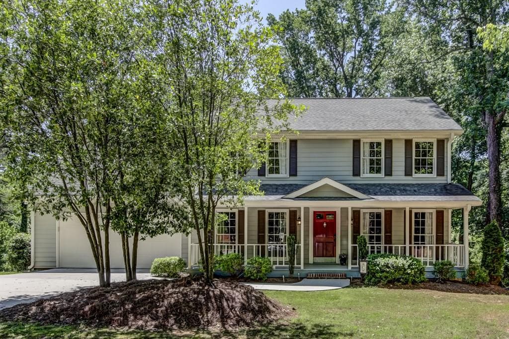 4 bedroom, 2,466 sq ft single family residence sold at 130 Winterberry Court, Roswell, GA 30076