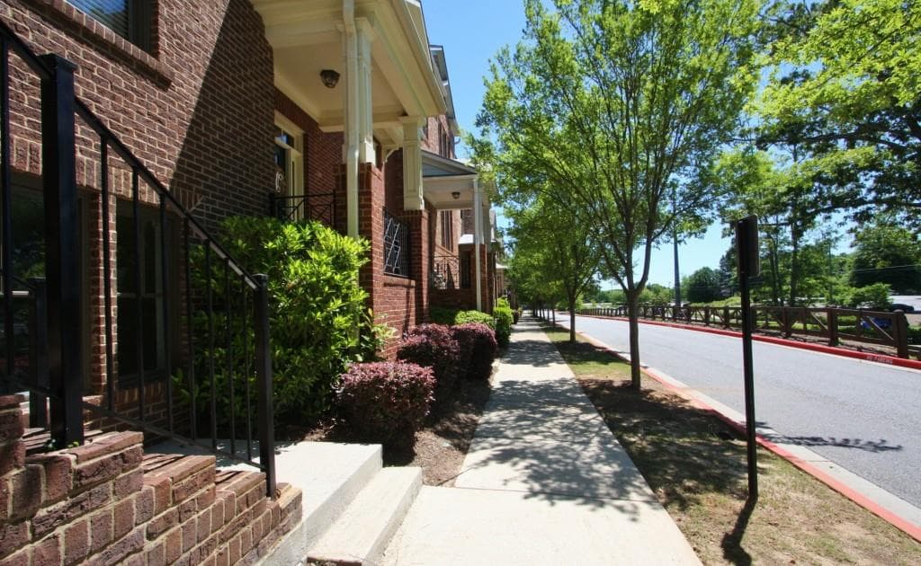 4 bedroom, 2,350 sq ft townhouse sold at 812 Red Hart Lane, Alpharetta, GA 30004