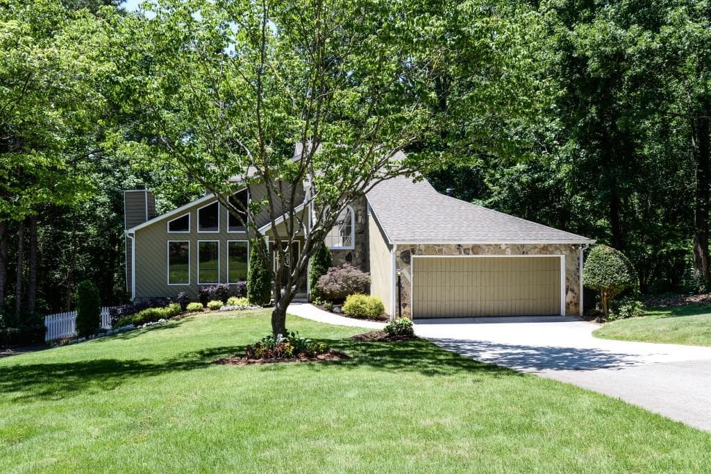 5 bedroom, 3,816 sq ft single family residence sold at 360 Old Tree Trace, Roswell, GA 30075
