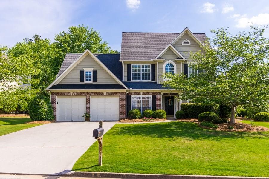 4 bedroom, 2,499 sq ft single family residence sold at 550 Kingsport Drive, Roswell, GA 30076