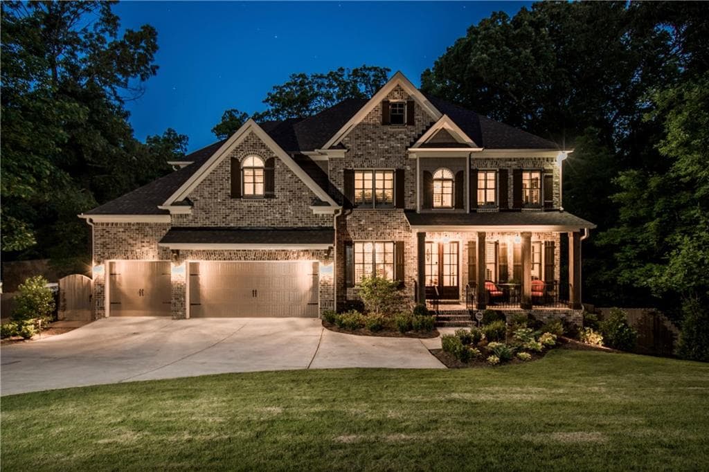 5 bedroom, 3,974 sq ft single family residence sold at 525 Forest Hills Drive, Atlanta, GA 30342