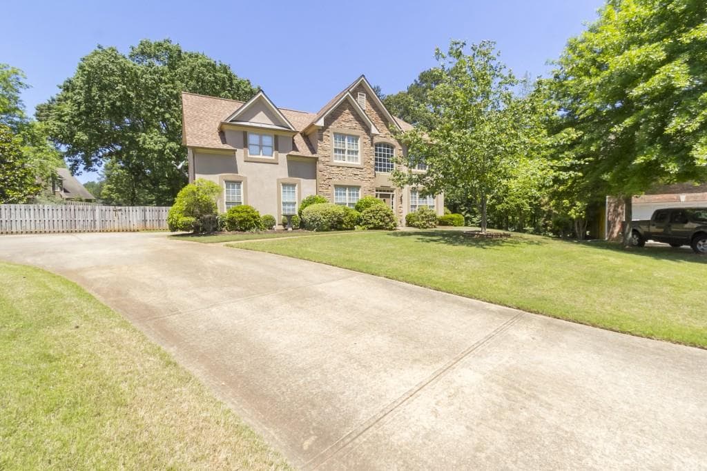 4 bedroom, 2,610 sq ft single family residence sold at 3335 Woodside Court, Alpharetta, GA 30004