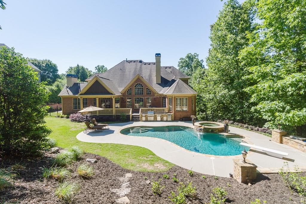 5 bedroom, 8,000 sq ft single family residence sold at 240 Pembrook Place, Roswell, GA 30075