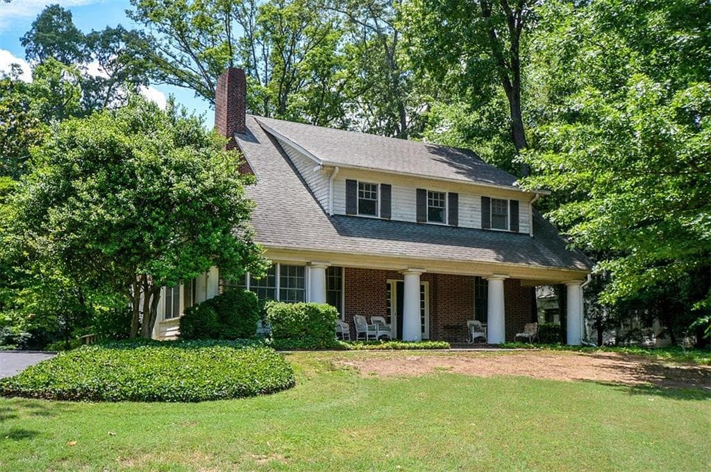 3 bedroom, 3,834 sq ft single family residence sold at 3784 Club Drive, Atlanta, GA 30319