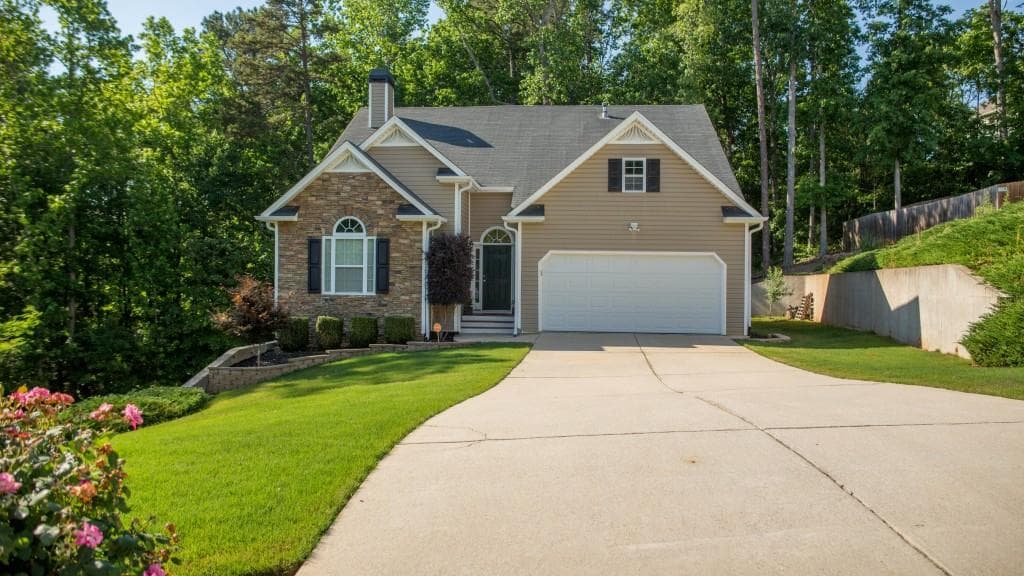 3 bedroom, 1,668 sq ft single family residence sold at 340 Brookview Drive, Dallas, GA 30132
