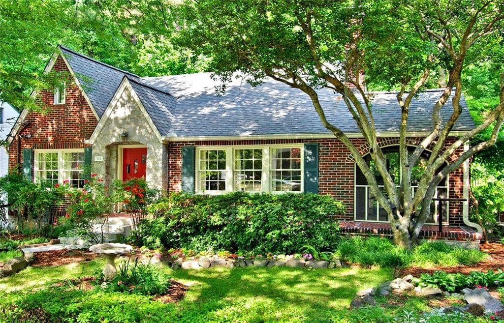 4 bedroom, 2,142 sq ft single family residence sold at 928 Kings Court, Atlanta, GA 30306