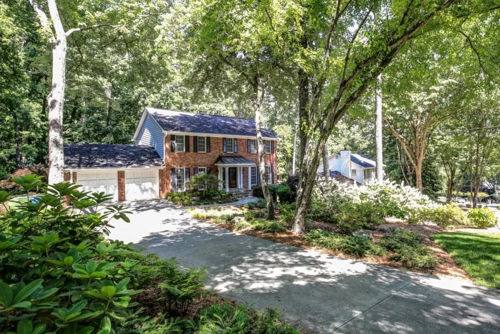 4 bedroom, 2,926 sq ft single family residence sold at 4458 Glengary Drive, Atlanta, GA 30342