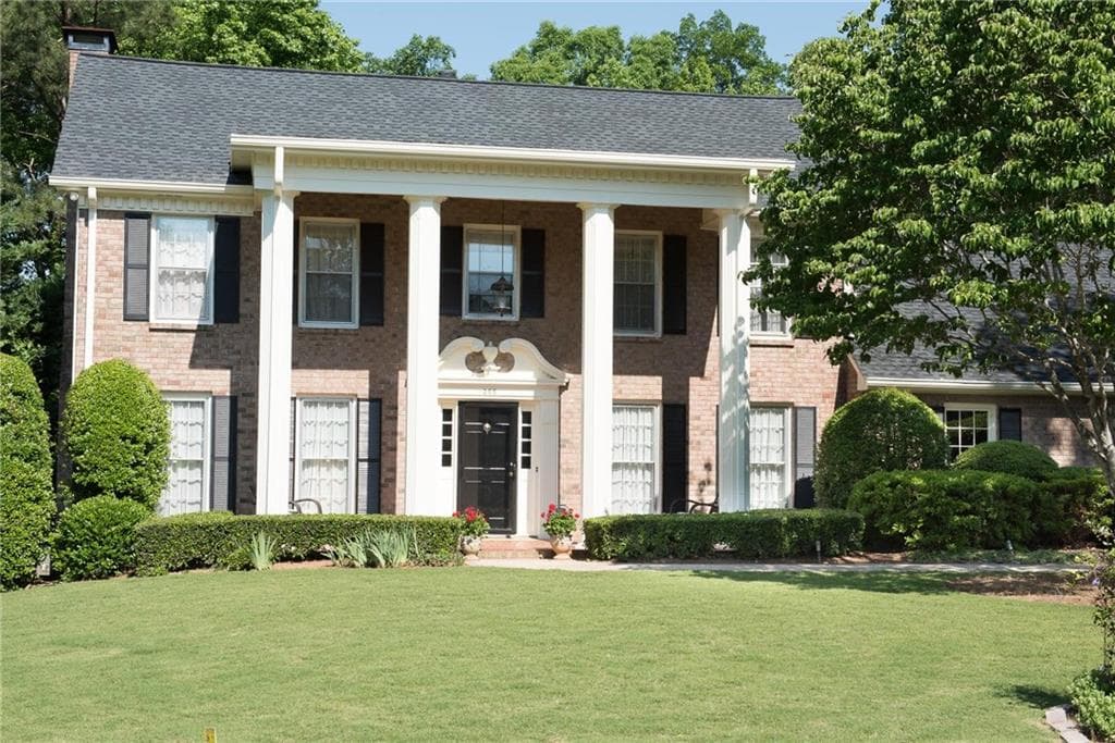 4 bedroom, 3,400 sq ft single family residence sold at 255 Brookfield Place, Roswell, GA 30075