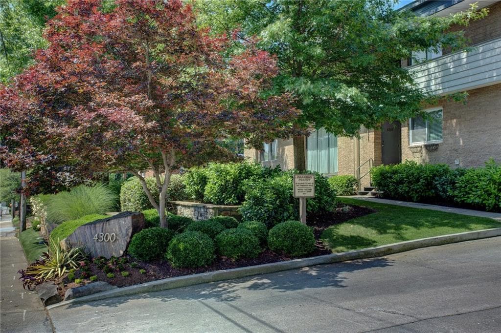 2 bedroom, 1,166 sq ft condominium sold at 4300 Roswell Road 60, Atlanta, GA 30342