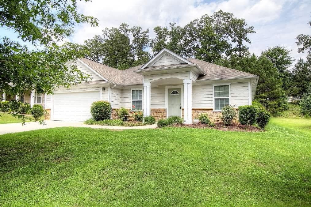 3 bedroom, 2,171 sq ft single family residence sold at 2860 Brookford Lane, Atlanta, GA 30331