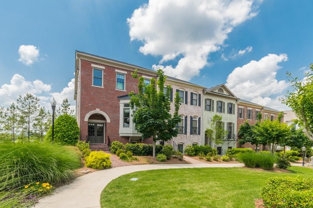 3 bedroom, 3,300 sq ft townhouse sold at 153 W Ridge Way, Roswell, GA 30076