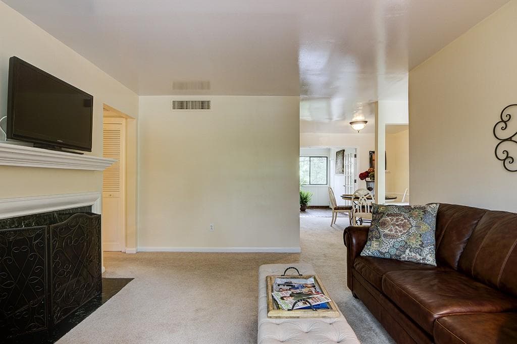 1 bedroom, 950 sq ft condominium sold at 133 Maison Place -, Atlanta, GA 30327