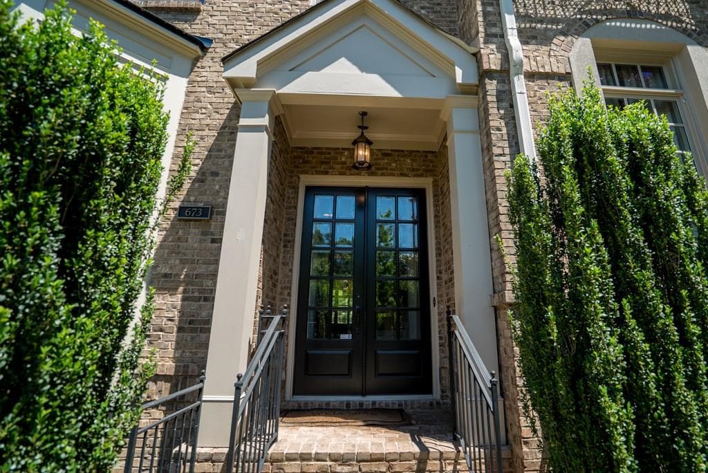 4 bedroom, 3,878 sq ft townhouse sold at 673 Lockton Place, Atlanta, GA 30342