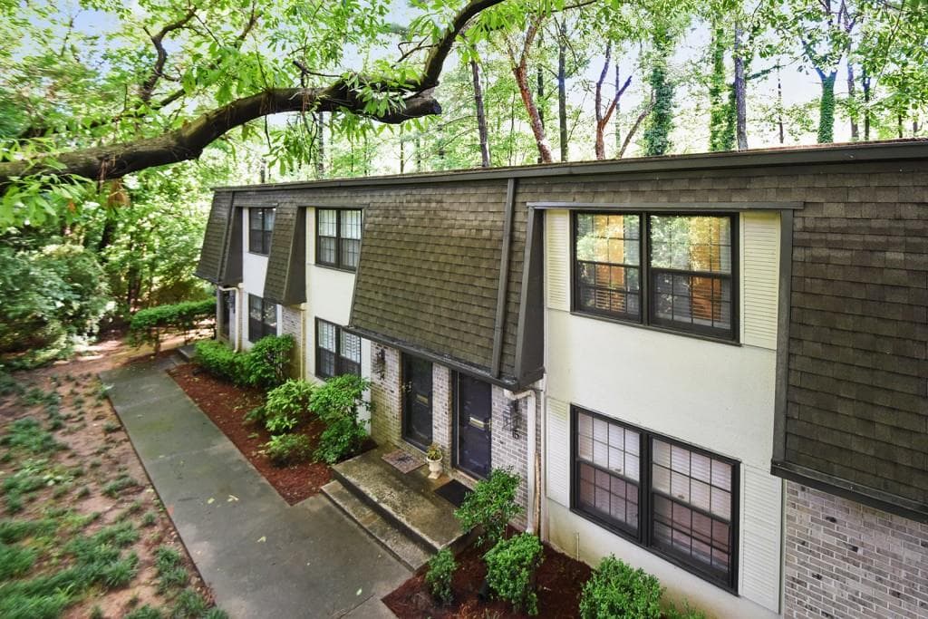 2 bedroom, 1,252 sq ft townhouse sold at 15 Arpege Way, Atlanta, GA 30327
