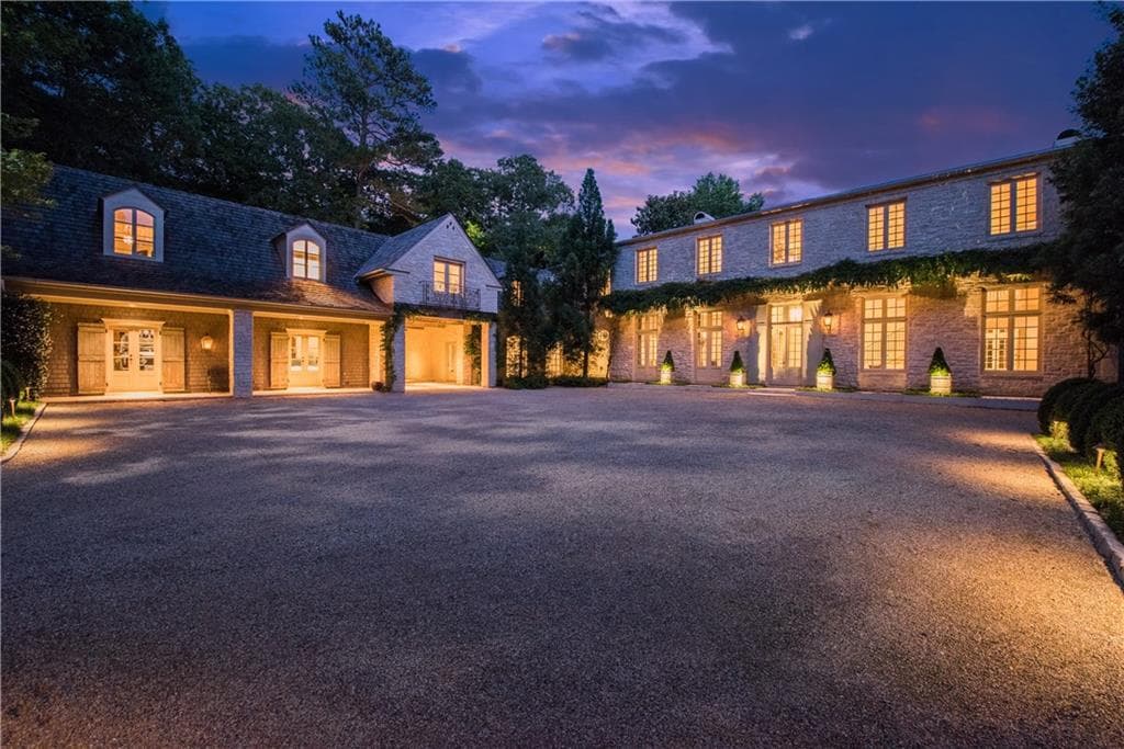 5 bedroom, 9,955 sq ft single family residence sold at 2000 Garraux Road, Atlanta, GA 30327