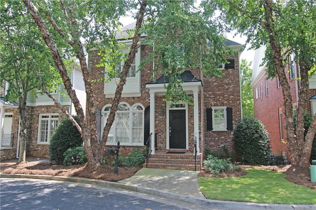 3 bedroom, 2,890 sq ft single family residence sold at 2694 Lenox Road, Atlanta, GA 30324