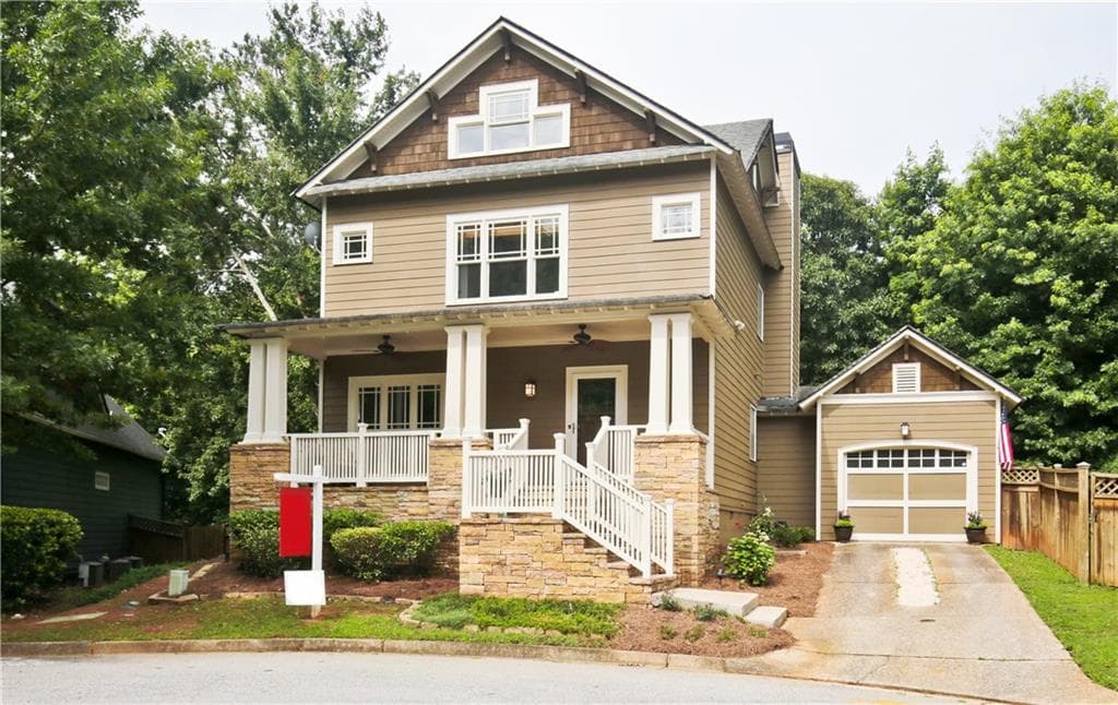 3 bedroom, 2,320 sq ft single family residence sold at 1346 Lakeview East Drive, Atlanta, GA 30316