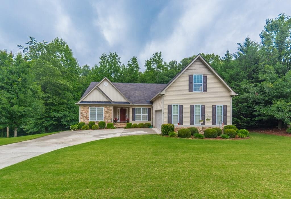 4 bedroom, 1,830 sq ft single family residence sold at 647 Forest Pine Drive, Ball Ground, GA 30107