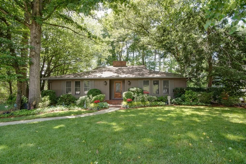 4 bedroom, 2,110 sq ft single family residence sold at 2966 Huntshire Place, Atlanta, GA 30340