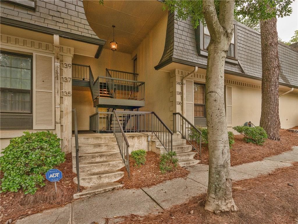 2 bedroom, 1,100 sq ft condominium sold at 136 Maison Place 136, Atlanta, GA 30327