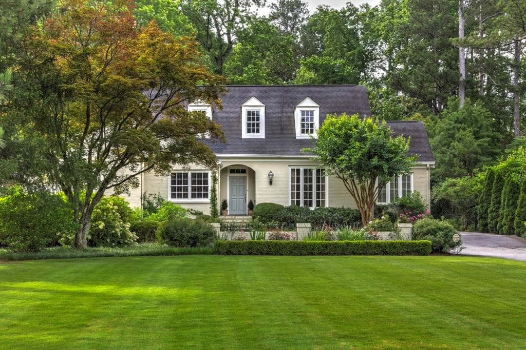 5 bedroom, 4,027 sq ft single family residence sold at 240 Pineland Road, Atlanta, GA 30342