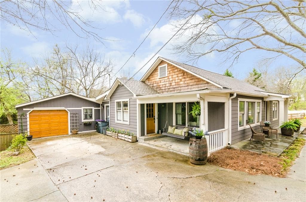 128 Woodstock Road, Roswell, GA 30075 — most recent listing photo
