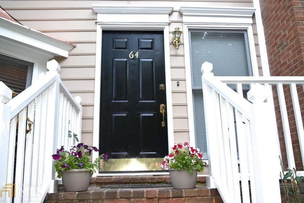 2 bedroom townhouse sold at 7500 Roswell Road 64, Sandy Springs, GA 30350