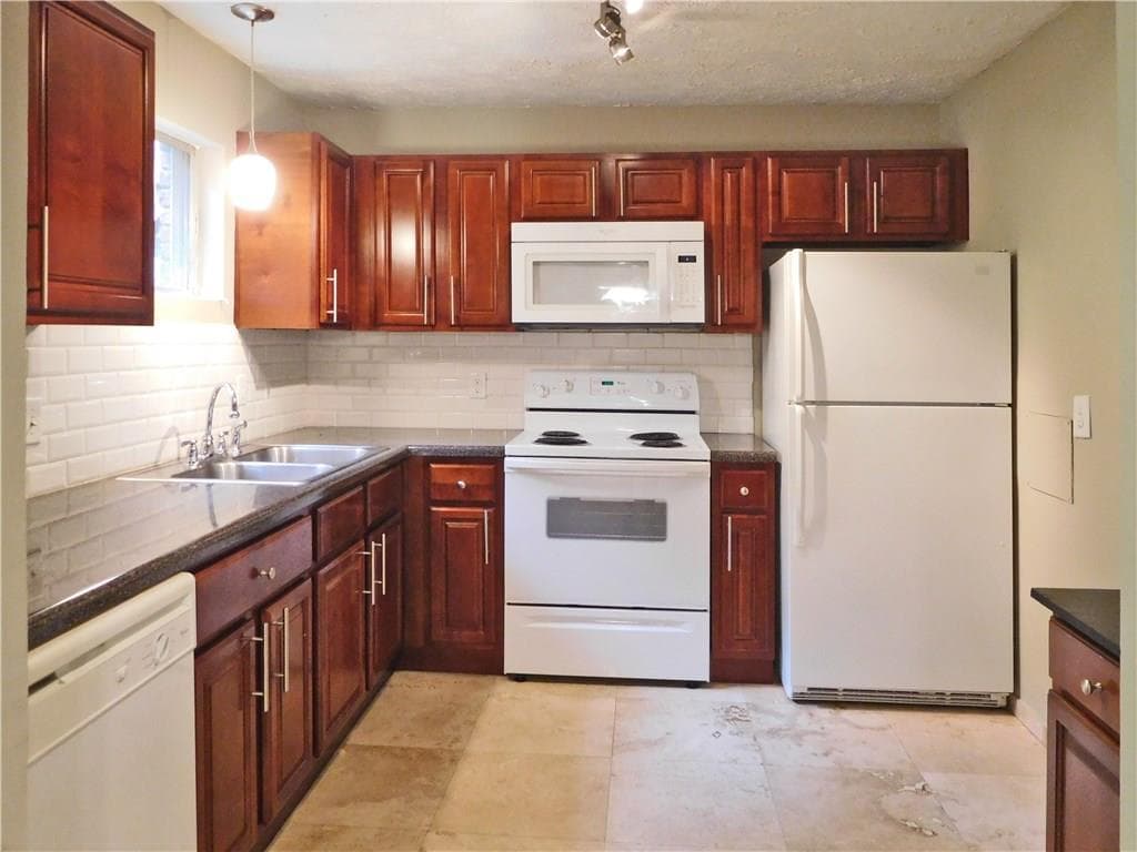 3 bedroom, 1,284 sq ft condominium sold at 5534 Kingsport Drive, Atlanta, GA 30342
