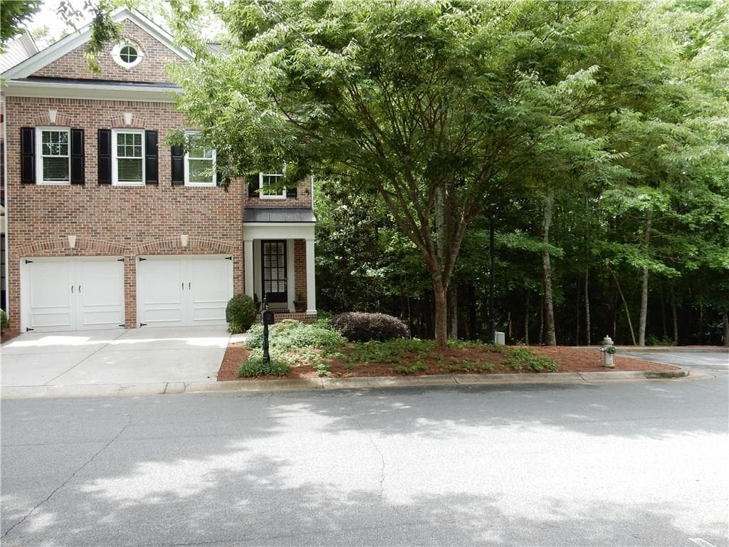 4 bedroom, 2,800 sq ft townhouse sold at 5407 Waters Edge Trail, Roswell, GA 30075