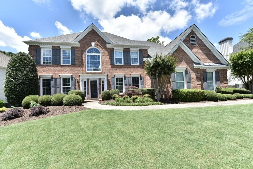5 bedroom, 3,666 sq ft single family residence sold at 565 Fawn Run, Alpharetta, GA 30005