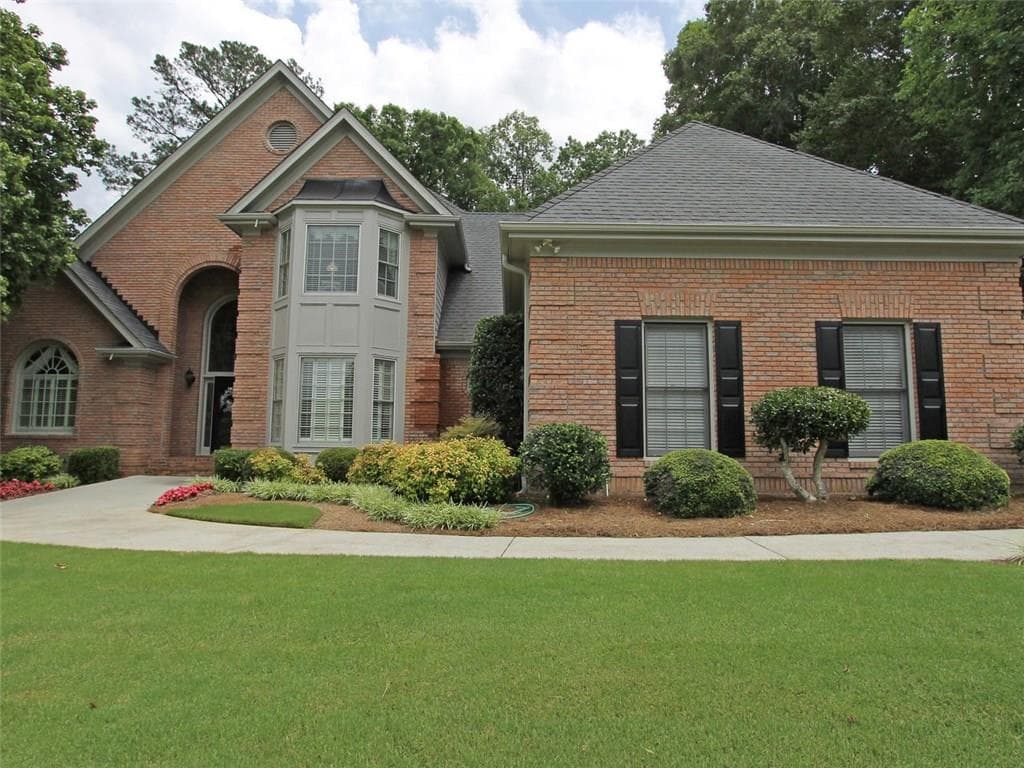 6 bedroom, 5,819 sq ft single family residence sold at 190 Chickering Lake Drive, Roswell, GA 30075