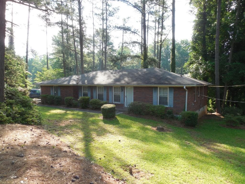 3 bedroom, 1,519 sq ft single family residence sold at 1400 New Hope Road, Atlanta, GA 30331