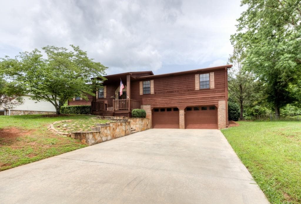 3 bedroom, 2,952 sq ft single family residence sold at 2315 Jamerson Road, Woodstock, GA 30188