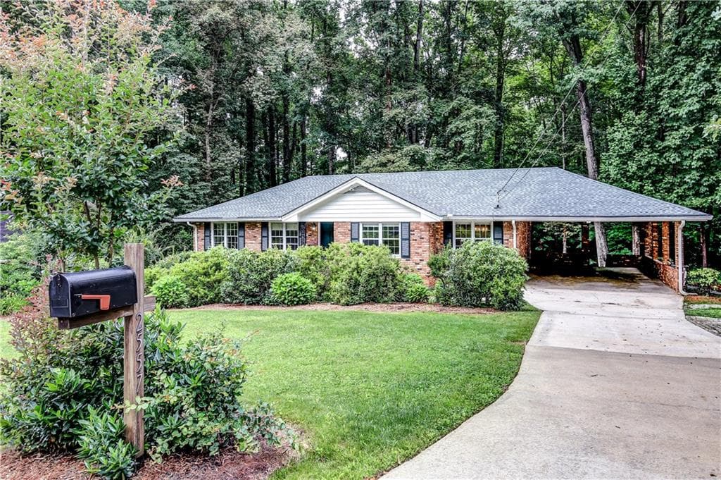 4 bedroom, 1,698 sq ft single family residence sold at 2557 Hawthorne Drive, Atlanta, GA 30345