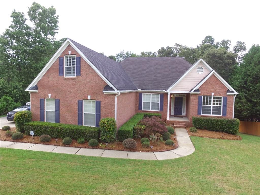 3 bedroom, 2,636 sq ft single family residence sold at 1062 Arbor Lake Walk, Hoschton, GA 30548