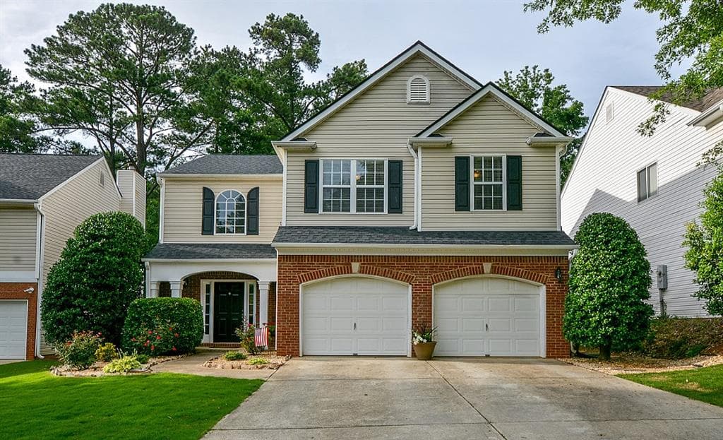 4 bedroom, 2,434 sq ft single family residence sold at 2880 Georgian Manor Drive, Alpharetta, GA 30022