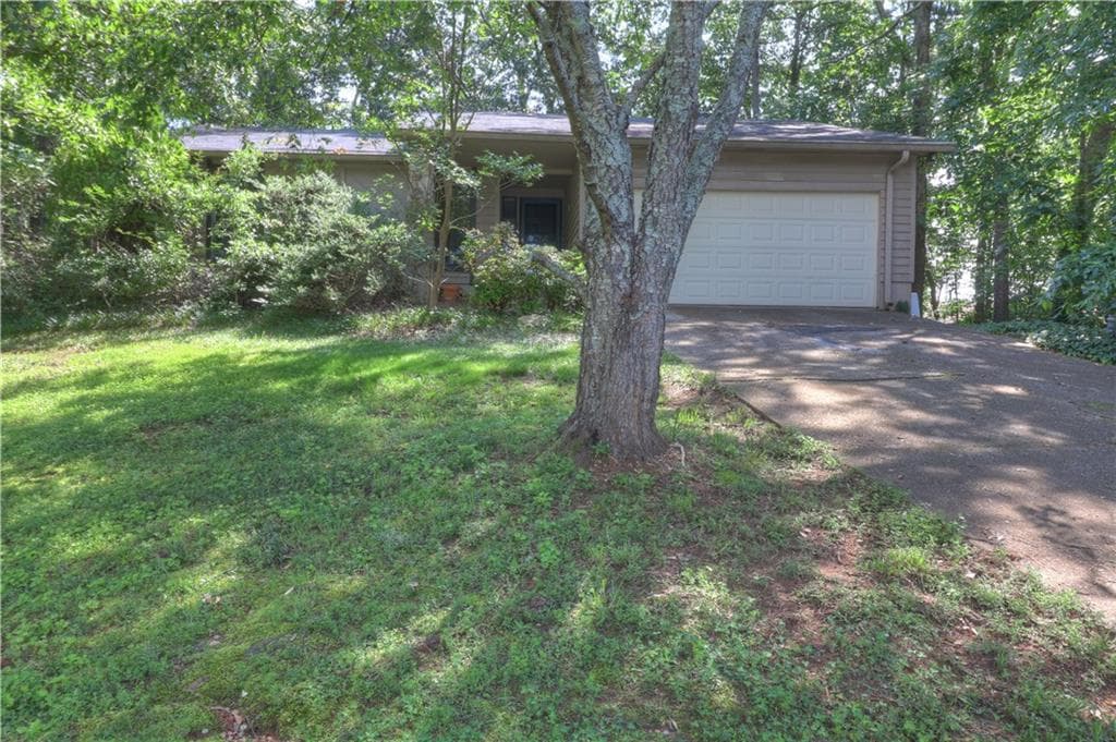 3 bedroom, 1,575 sq ft single family residence sold at 1330 Terramont Drive, Roswell, GA 30076