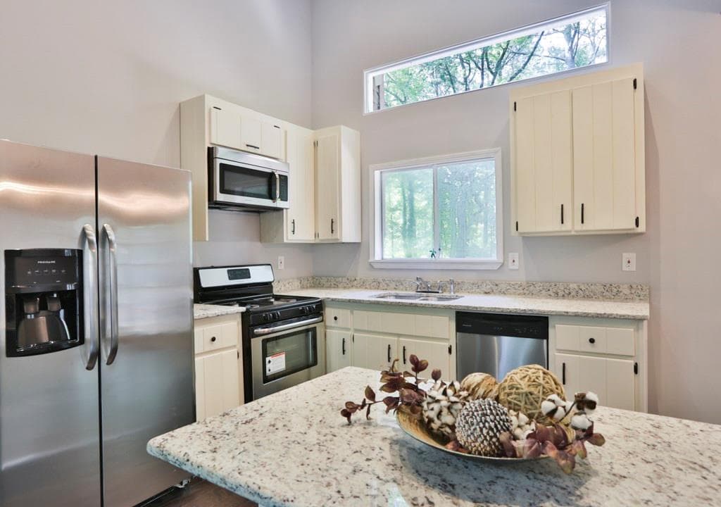 511 Whistle Stop Drive, Woodstock, GA 30189 — most recent listing photo