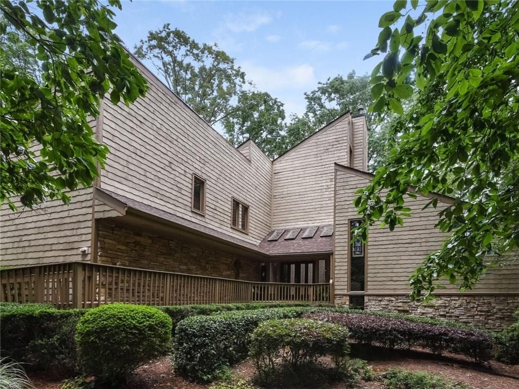 7945 Saddle Ridge Drive, Sandy Springs, GA 30350 — most recent listing photo