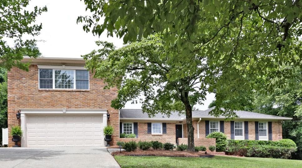 6 bedroom, 3,776 sq ft single family residence sold at 2541 Kingsland Court, Dunwoody, GA 30360
