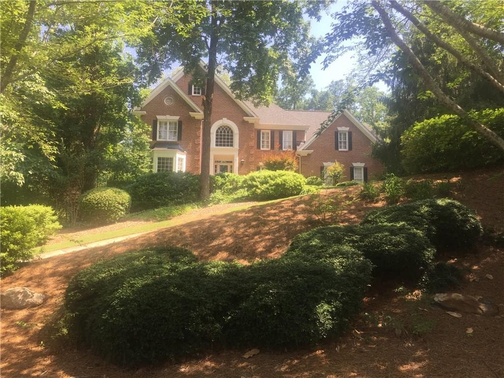 5 bedroom, 3,400 sq ft single family residence sold at 580 Kensington Farms Drive, Alpharetta, GA 30004