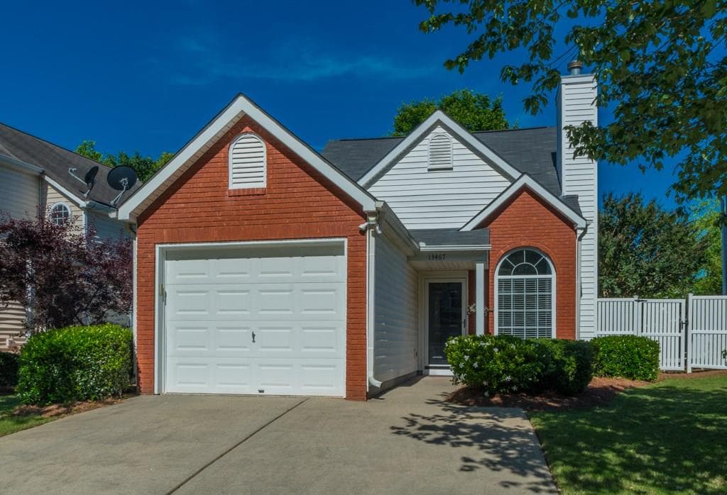 2 bedroom, 1,115 sq ft single family residence sold at 13467 Aventide Lane, Alpharetta, GA 30004