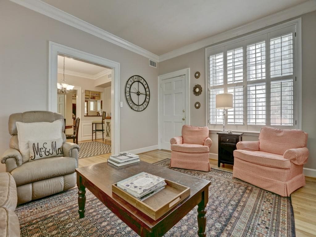 2 bedroom, 960 sq ft condominium sold at 30 Collier Road 10, Atlanta, GA 30309