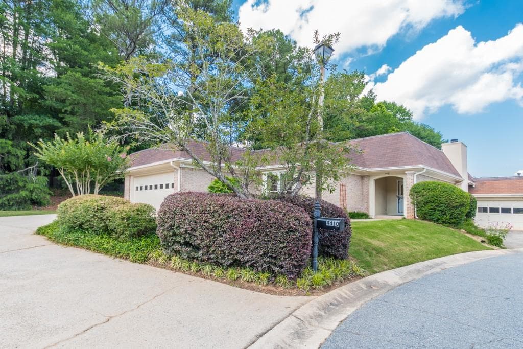 4410 Village Oaks Trail 4410, Dunwoody, GA 30338 — most recent listing photo