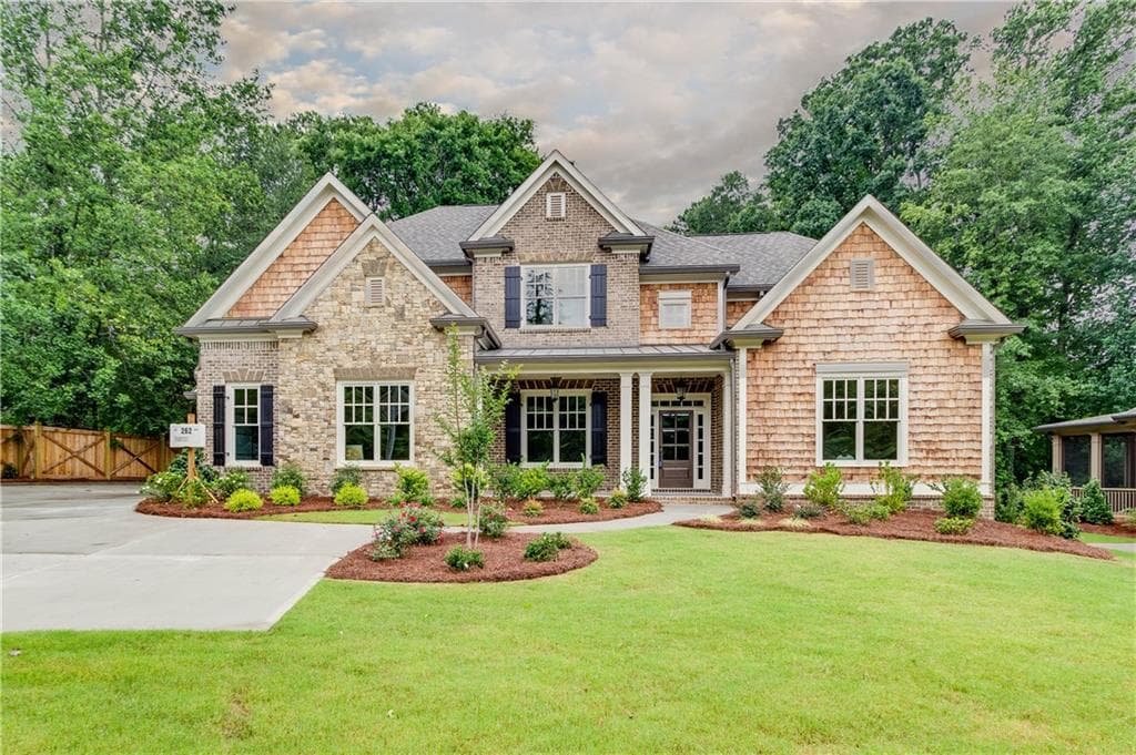 4 bedroom, 4,600 sq ft single family residence sold at 262 Cumming Street, Alpharetta, GA 30009