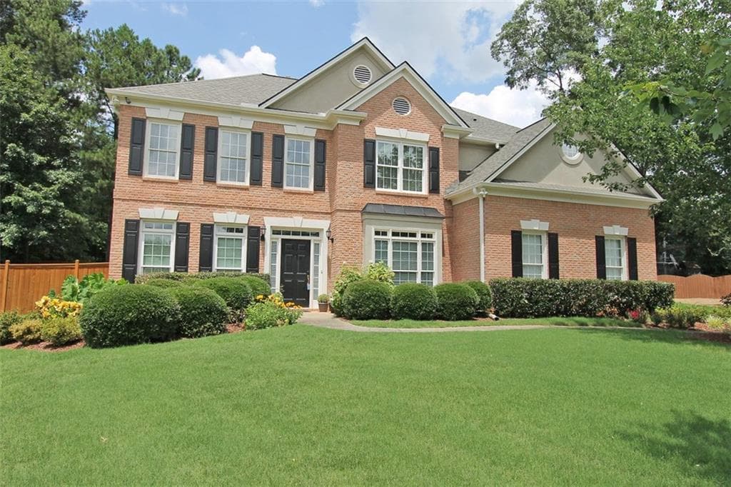 5 bedroom, 3,048 sq ft single family residence sold at 715 Aronson Lake Court, Roswell, GA 30075
