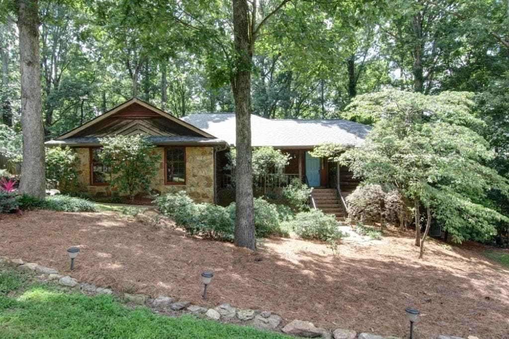 4 bedroom, 1,572 sq ft single family residence sold at 1380 Land O Lakes Drive, Roswell, GA 30075