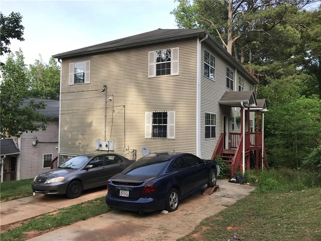 8 bedroom, 2,842 sq ft single family residence sold at 1121 Jones Avenue, Atlanta, GA 30318