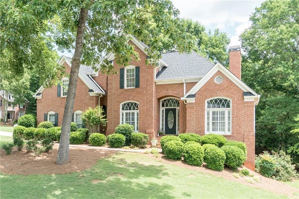 5 bedroom, 3,760 sq ft single family residence sold at 6410 Greenview Court, Suwanee, GA 30024